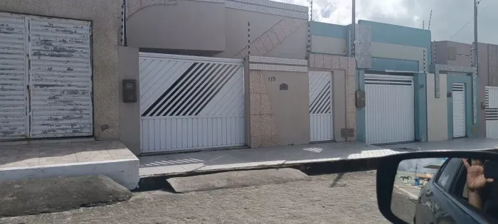 Vendo casa no Santa Monica 1 em frente ao posto de saúde lado da sombra