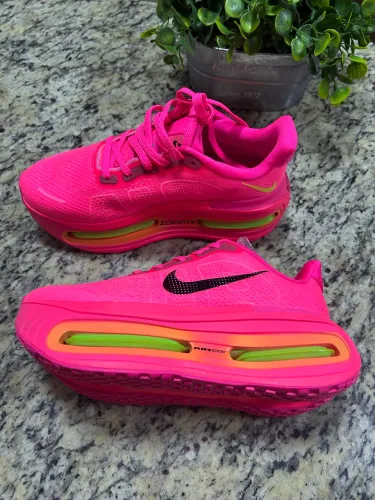 Tenis Nike Vomero Premium tam. 36 rosa