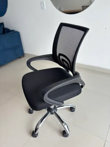 Vendo cadeiras de escritório super novas