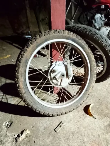 Roda nova com pneu