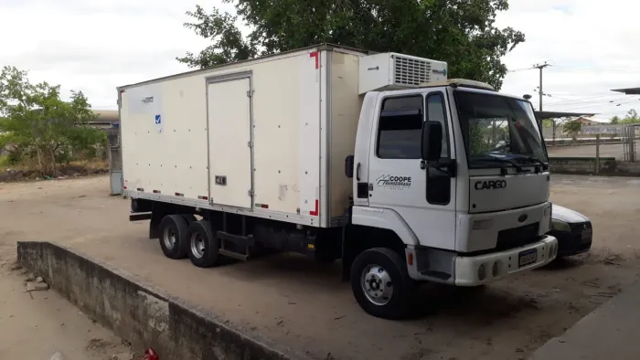 Vendo /Troco  Caminhao 3/4 bau refrigerado   cargo 816 trucadinho  100%