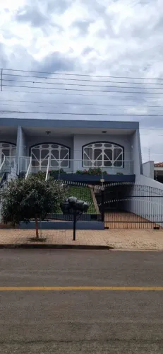 SOBRADO COM ELEVADOR PRÓXIMO COLÉGIO SÃO JOSÉ