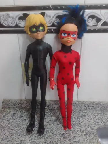 Duas Bonecas - Tema LadyBug.