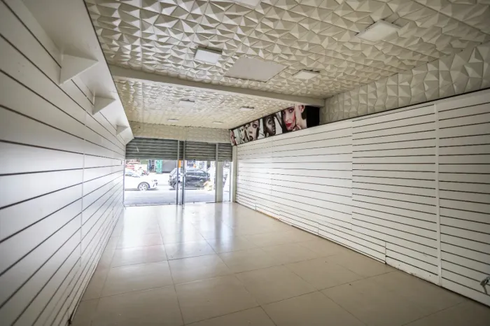 Loja Av. Doutor Ismerino Soares de Carvalho, 60m², Setor Aeroporto.