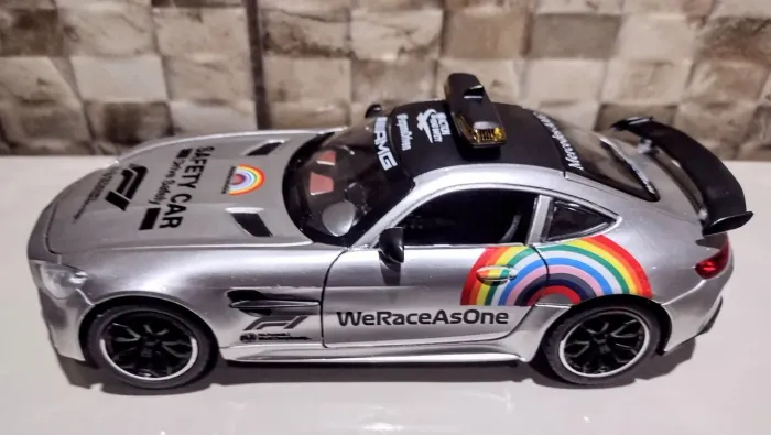 Miniatura Mercedes AMG GTR Safety Car F1 Escala 1/24 Prata