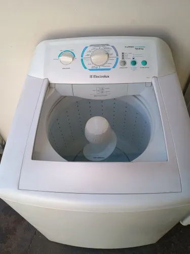 Máquina de lavar roupa Electrolux 12 kg turbo funcionando perfeitamente