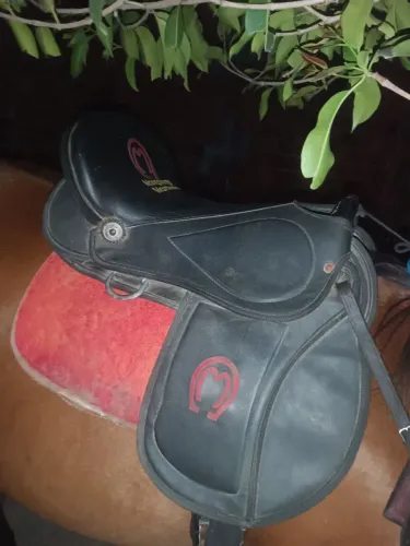 Vendo uma sela mangalarga