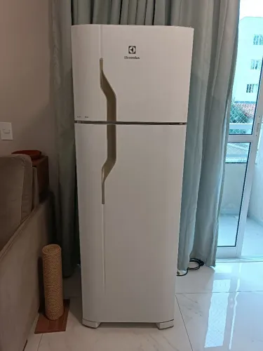 GELADEIRA ELETROLUX 260L - 220V Ótima