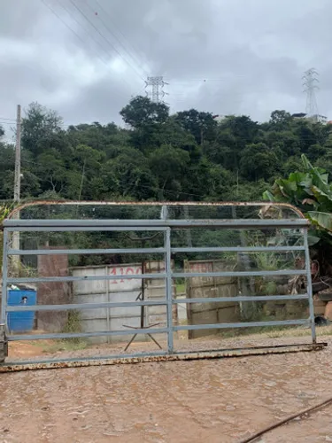 ?Vitro arqueado antigo de ferro com báscula,Medidas disponíveis nas fotos Ok!