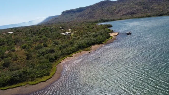 Vendo chácara na beira do lago 
