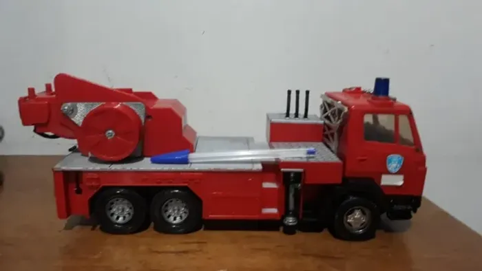 Caminhão Bombeiro a pilha antigo Everbright toys LEIA 149,00 - Pix e débito - 1206
