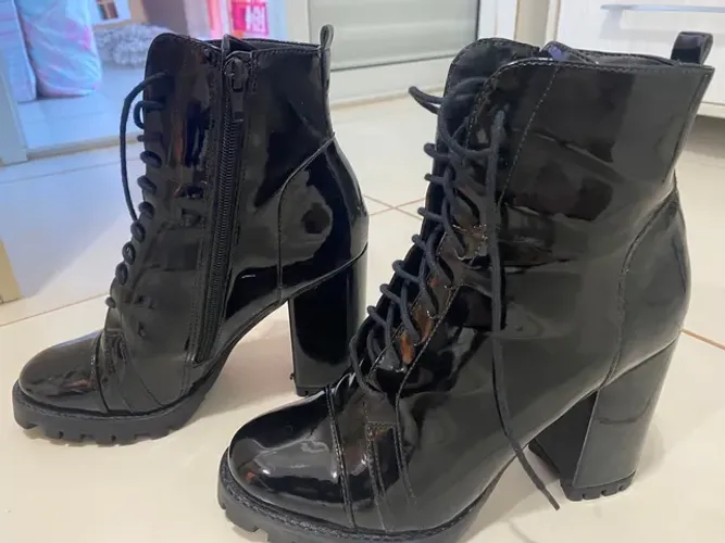 Coturno feminino Arezzo