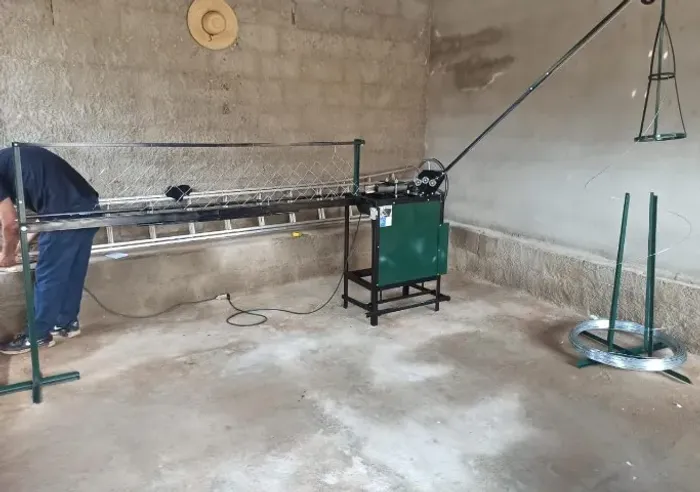 Máquina para fabricação de tela alambrado