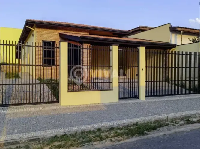 Casa de rua - / Residencial / Nova Itatiba