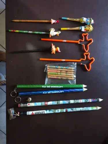 Coleção com 17 lápis Decorativos