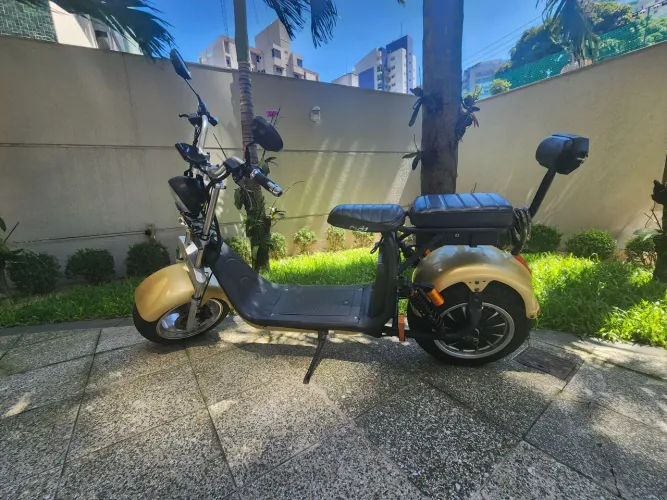 Scooter elétrica superconservada, 3.000w, apenas 1.800 km rodados.
