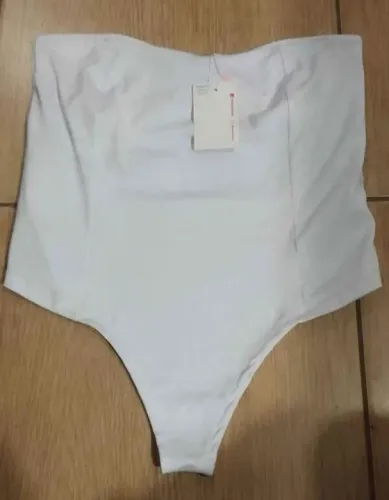 Body branco tomara que caia, Tam GG