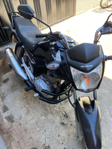 Troco ela e um palio 2008 num carro mais novo