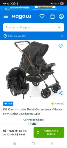 Carrinho de bebê com bebê conforto