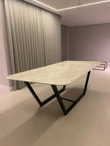 Oportunidade,linda mesa de altíssima qualidade.