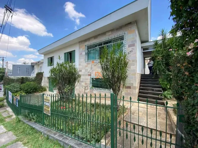 Sobrado para Alugar no Tucuruvi com 255 m² e 3 dormitórios/quartos disponíveis