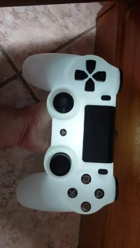 ABAJUR EM FORMATO DE CONTROLE DE GAME SONY SÓ VENDA NÃO TROCO POR NADA