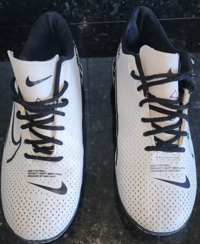 Chuteiras Nike Mercurial - Tamanho 40