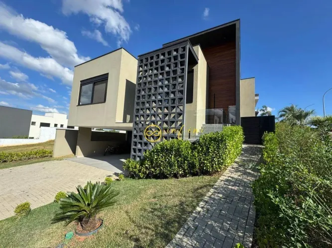 Casa de Condomínio com 4 Quarto, sendo 3 suítes à venda, 251 m² por R$ 2.250.000 - Condomí