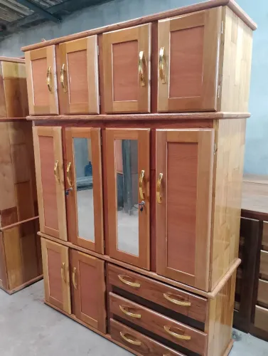 Guarda roupa de casal 4 portas espelhado.