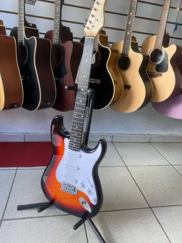 Guitarra elétrica Giannini Standard G-100 de choupo 3-tone sunburst