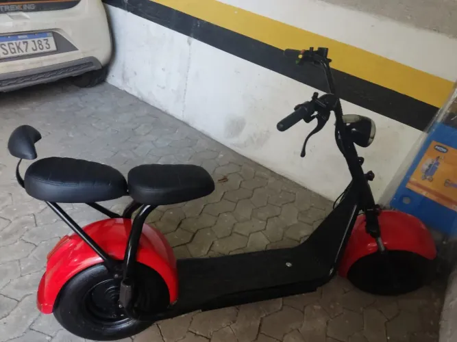 Scooter elétrica seminova