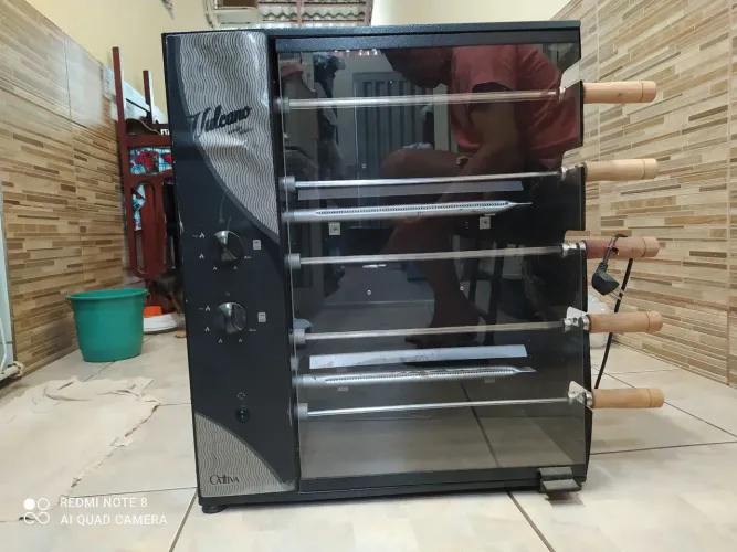 Churrasqueira a gás com espetos rotativos