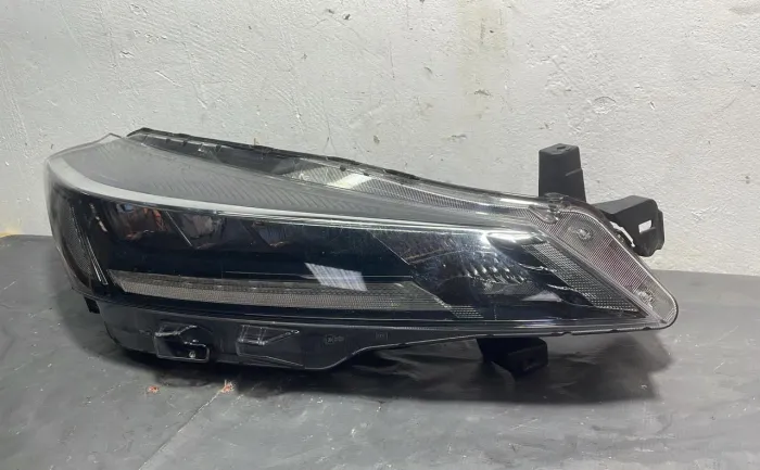 Farol Nissan kicks com Led 2023 lado direito