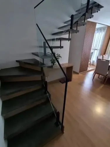 Apartamento Duplex à venda na Vila Marumby em Maringá com 3 Quartos e Suíte