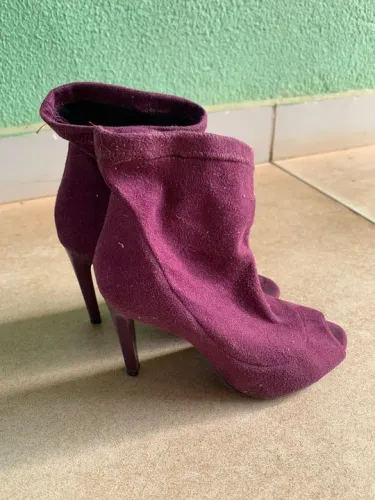 Bota Roxa feminina.