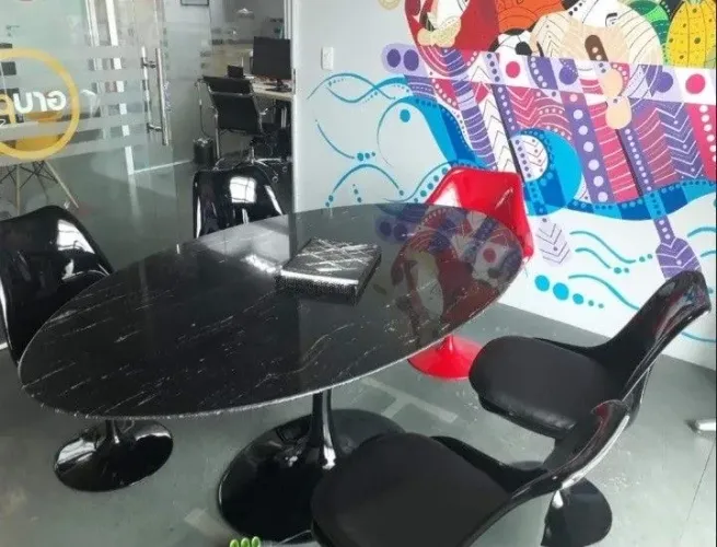 Mesa de jantar Saarinen granito via láctea