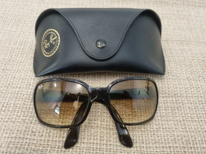 Óculos de Sol Ray-Bam Mod: RB4968.