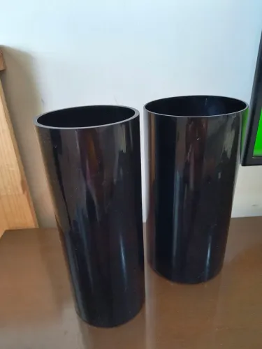 2 Vasos decorativos pretos