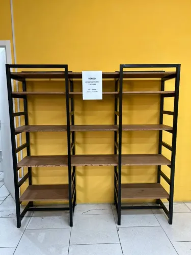 Estante com divisória