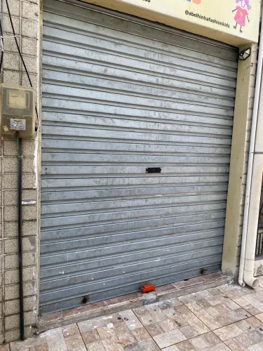 Vendo porta de enrolar para comércio