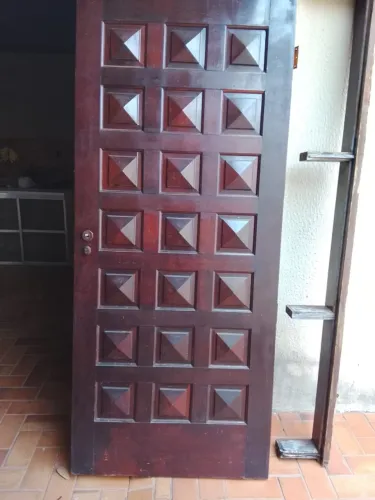 Porta de Ipê, 80cm largura com dobradiças e fechadura