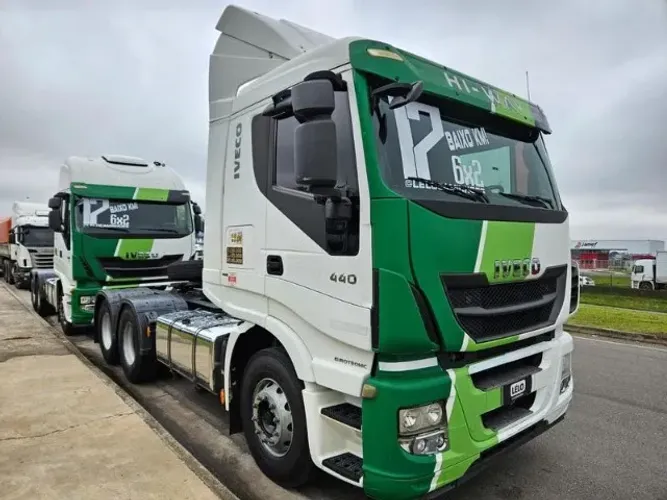 Iveco Hiway 440 6x2 Ano 17 Automático Mola - puxava camara fria