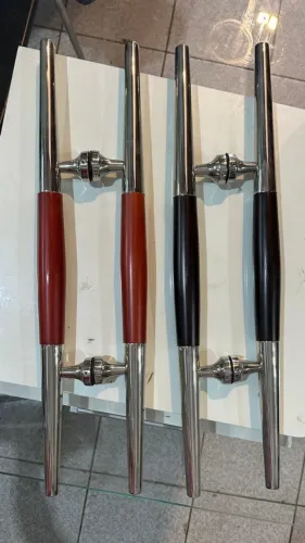 Puxador para porta em vidro