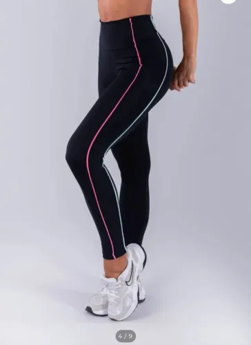 Calça Legging Preta com Detalhes Coloridos Kaisan