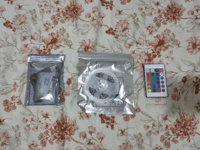 Fita de LED RGB SMD 5050 Com Fita Dupla Face e Conexão Via Usb Com Controle Remoto