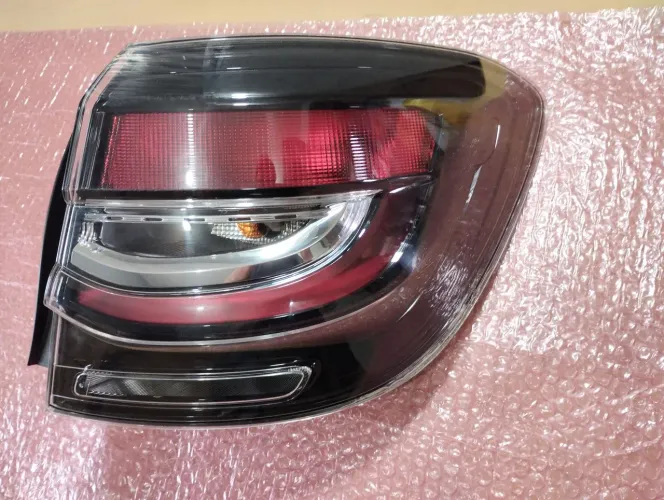 Lanterna direita Sandero Stepway 2020 2022 original com detalhe restaurado CD 216