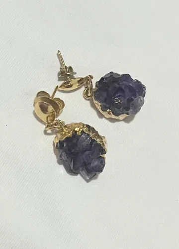 Brincos em pedra natural Drusa de ametista, banhado R$ 30,00