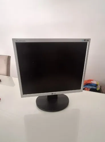 Monitor 17" LG Flatron L1752T-SF (Defeito)