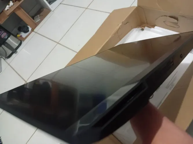 TELA TRINCADA. Monitor Gamer Samsung Odyssey G3