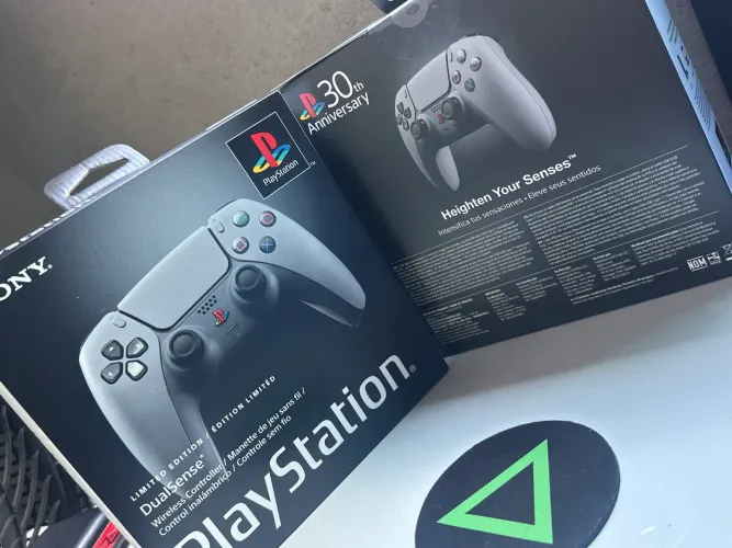 Controle Dualsense edição 30 anos PlayStation 5 ( LACRADO, DUAS UNIDADES )